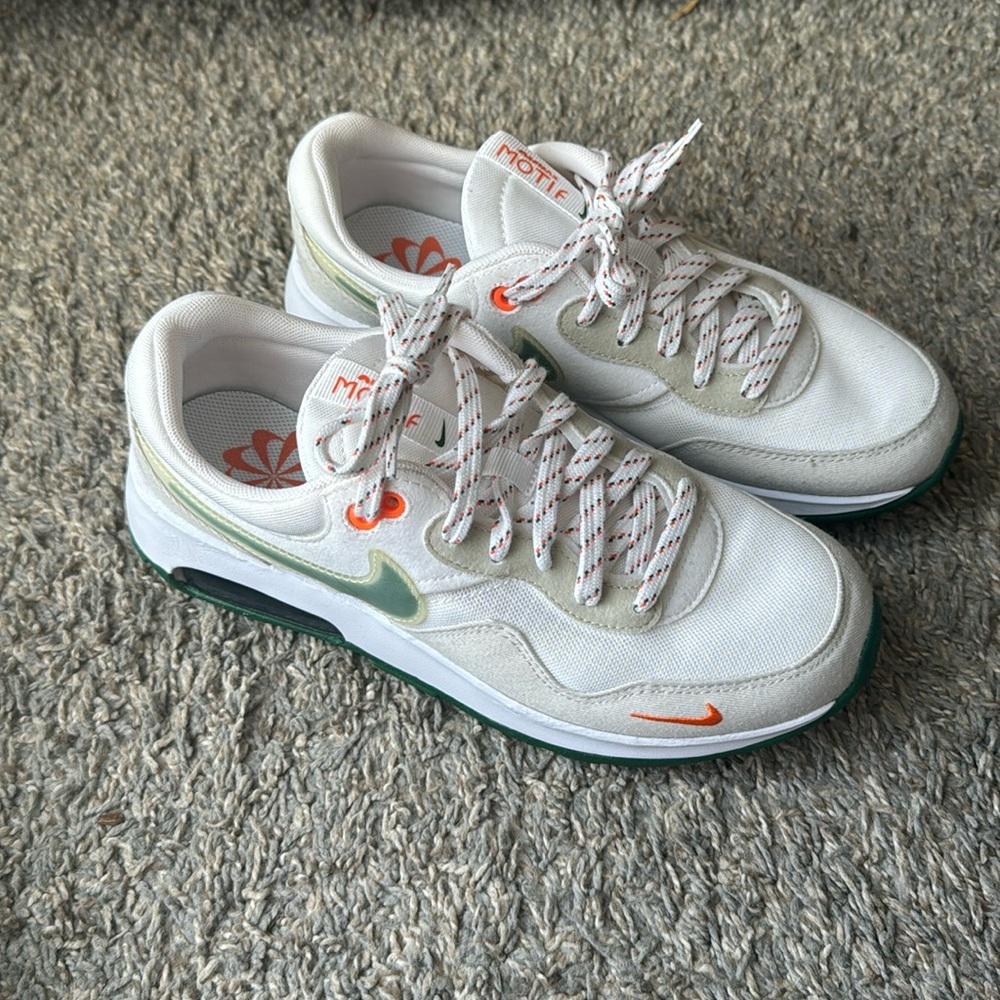 Nike Air Max Motif youth shoes.